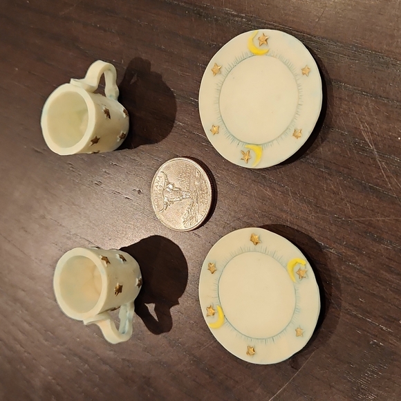 1995 Youngs INC. MIni tray w/ teacups & mini figurines - Picture 9 of 17